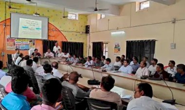 जिला निर्वाचन अधिकारी ने ली बैठक , में आओ बूथ चले अभियान एवं मत दर बढ़ाना