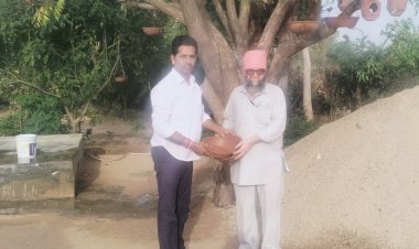 पक्षियों के लिए बांधे परिंडे , पानी भरने का लिया संकल्प