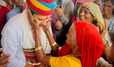 माउंट आबू की जनता ने गर्मजोशी से किया वैभव का स्वागत, युवाओं में दिखा सेल्फी का क्रेज