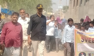 रैली निकाल कर ग्रामीणों को शत प्रतिशत मतदान के लिए किया जागरूक
