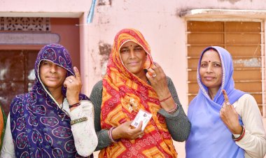 प्रदेश के 12 लोकसभा निर्वाचन क्षेत्रों में हुआ शांतिपूर्ण सफल और व्यवस्थित मतदान नव विवाहितों, महिलाओं, युवाओं बुजुर्गों, और दिव्यांगों ने उत्साह के साथ मतदान कर निभाई लोकतंत्र के उत्सव में भागीदारी लगभग 58 प्रतिशत मतदाताओं ने किया मतदान इन क्षेत्रों में वर्ष 2019 में 63.71 प्रतिशत मतदाताओं ने किया था मतदान