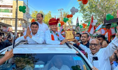 पूर्व मुख्यमंत्री गहलोत पहुंचे आबूरोड, माउंट आबू, उमड़ी भीड़ ने एकमत से वैभव को समर्थन का दिलाया भरोसा