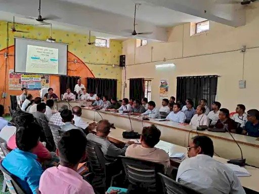 जिला निर्वाचन अधिकारी ने ली बैठक , में आओ बूथ चले अभियान एवं मत दर बढ़ाना