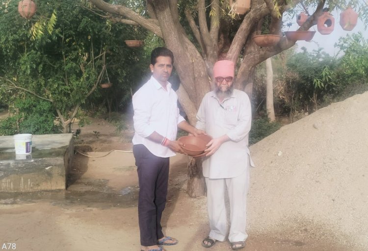 पक्षियों के लिए बांधे परिंडे , पानी भरने का लिया संकल्प