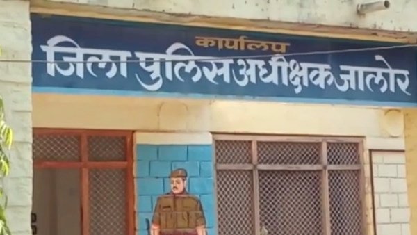 बिना अनुमति प्रचार करना पड़ा भारी एफएसटी टीम ने जब्त की टेम्पो वाहन