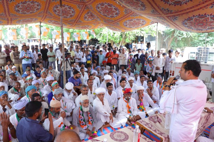 वैभव गहलोत ने ग्रामीणों से किया संवाद, रामनवमी की शुभकामनाएं दीं