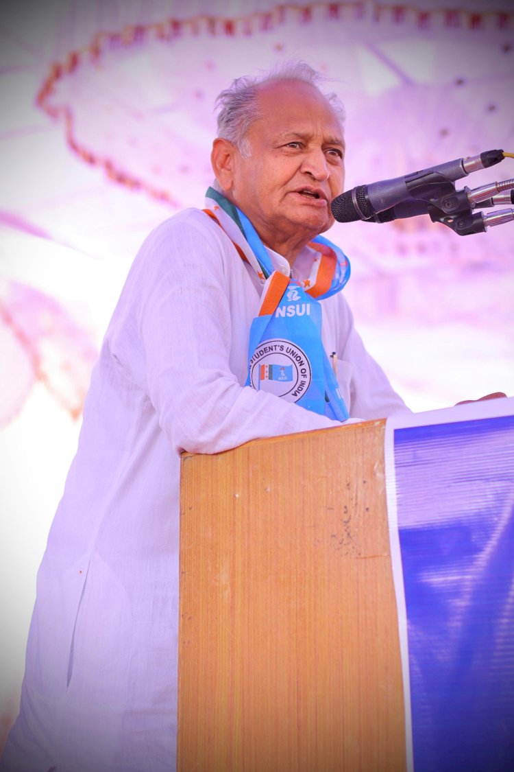 पूर्व मुख्यमंत्री ने सियाणा और भाद्राजून में जनसभाओं को किया संबोधित , बोले, वैभव वचन-पत्र में किए गए वादों को जरूर पूरा करेगा