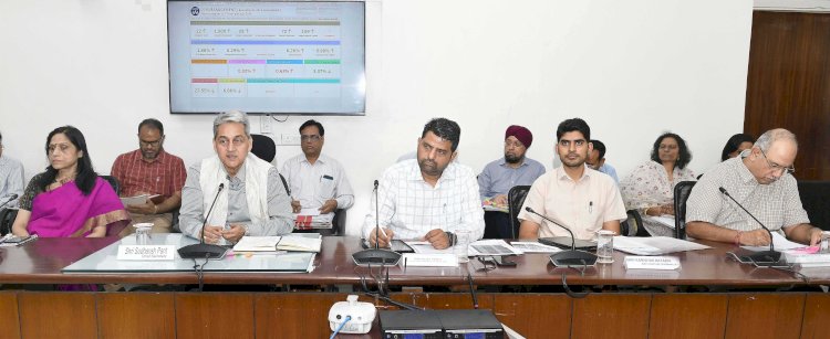 सभी अधिकारी कर्मयोगी की भावना से मिलकर कार्य करें