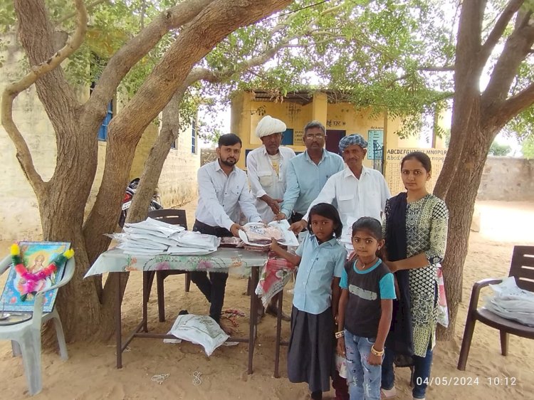 निःशुल्क ड्रेस पाकर जरूरतमंदों के चेहरों पर झलकी खुशी