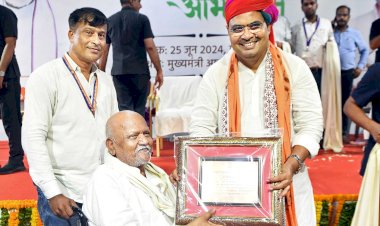 मुख्यमंत्री भजनलाल शर्मा ने लोकतंत्र सेनानियों का व्यक्तिगत रूप से किया सम्मान