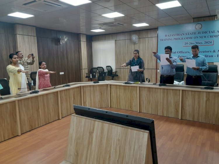 हमारा संविधान हमारा सम्मान पंच प्राण ई-शपथ समारोह में दिलाई शपथ-जिला विधिक सेवा प्राधिकरण के तत्वावधान में हुआ आयोजन