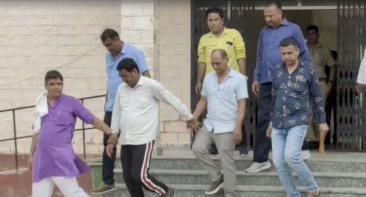 जालोर में कांग्रेस नेता और तथाकथित पत्रकार मुकेश सुंदेशा 50 हजार रुपये रिश्वत लेते रंगे हाथों गिरफ्तार, वैभव गहलोत के समर्थन में किया था प्रचार