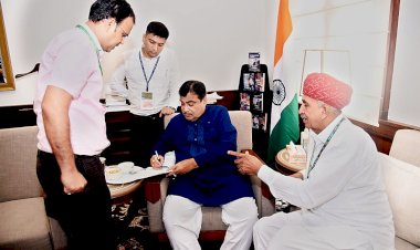 जालौर लोकसभा क्षेत्र में नेशनल हाईवे से को लेकर सांसद लुम्बाराम चौधरी की केंद्रीय मंत्री नितिन गडकरी से मुलाकात