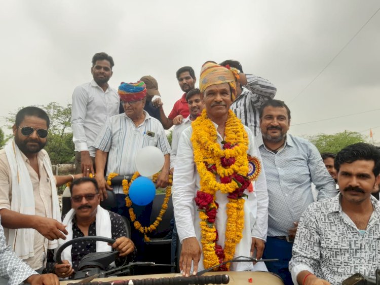 सेवानिवृति होने पर अध्यापक ने पौधरोपण कर दिया पर्यावरण संरक्षण का संदेश