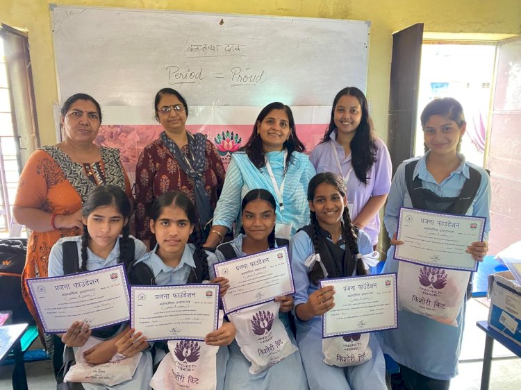 किशोरी क्लबों का गठन और मासिक धर्म स्वच्छता पर कार्यक्रम