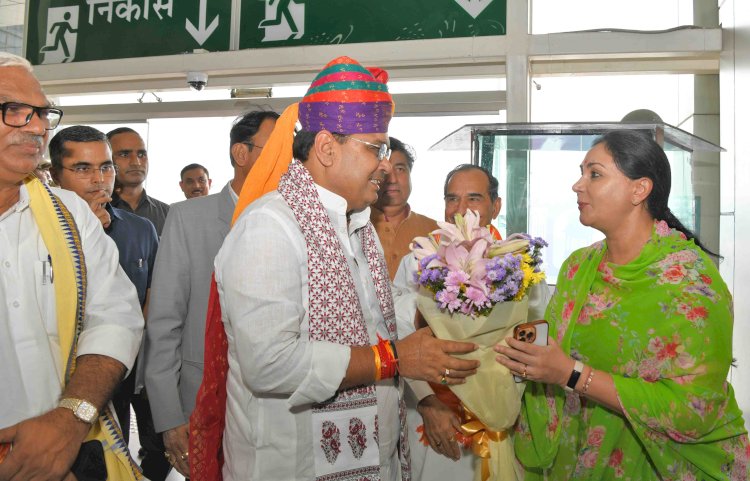 विदेश यात्रा से लौटे भजनलाल शर्मा