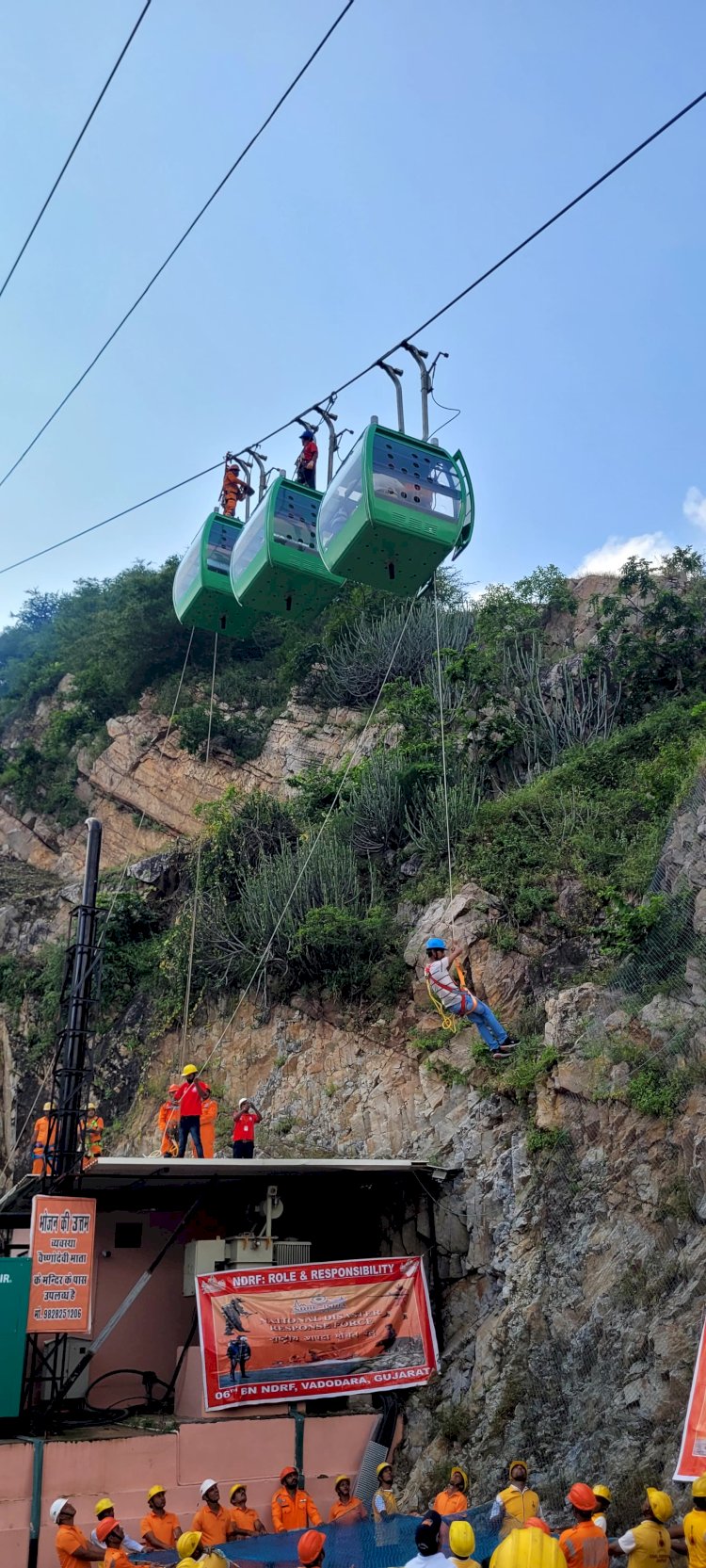 रोप वे पर फंसे यात्रियों का सफल रेस्क्यू