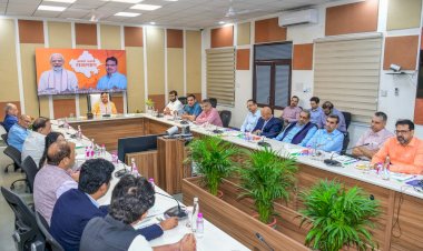 आर्थिक प्रबुद्धजनों की बैठक में नए निवेश का आह्वान