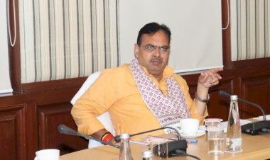 मुख्यमंत्री की जिला कलक्टर्स के साथ बैठक