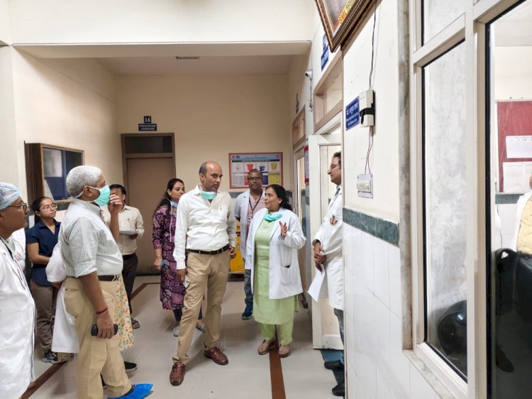चिकित्सा शिक्षा सचिव ने महिला अस्पताल का दौरा किया