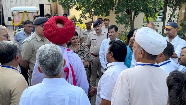'नौकरी करने नहीं आया हूं, यहां व्यापार करने आया हूं'