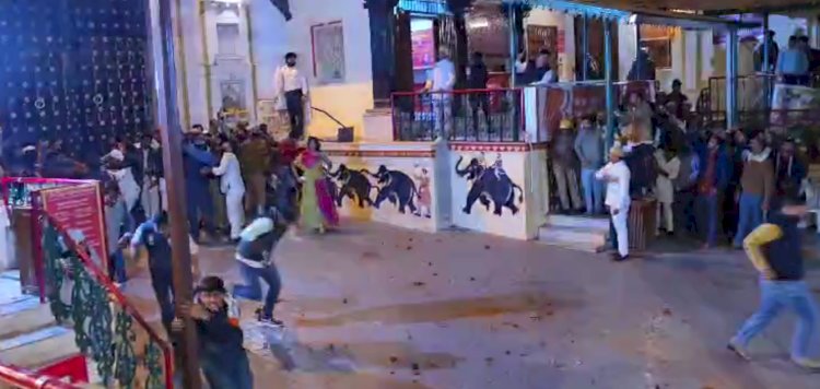 राजतिलक को लेकर पत्थरबाजी-झड़पों से तनाव, विवादित जगह कुर्क