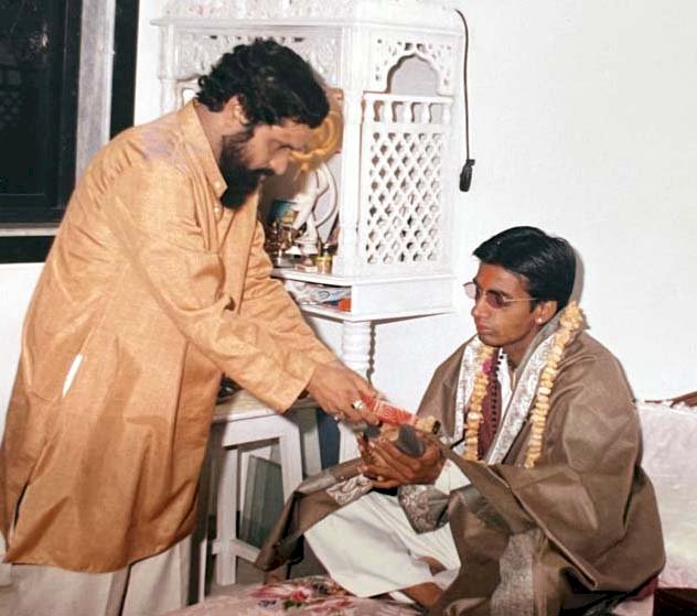 महाराष्ट्र के मुख्यमंत्री एकनाथ शिंदे के राजनीतिक गुरु आनन्द दिघे , ज्योतिषाचार्य  गुरु अशोक पण्डित से लेते थे मार्गदर्शन