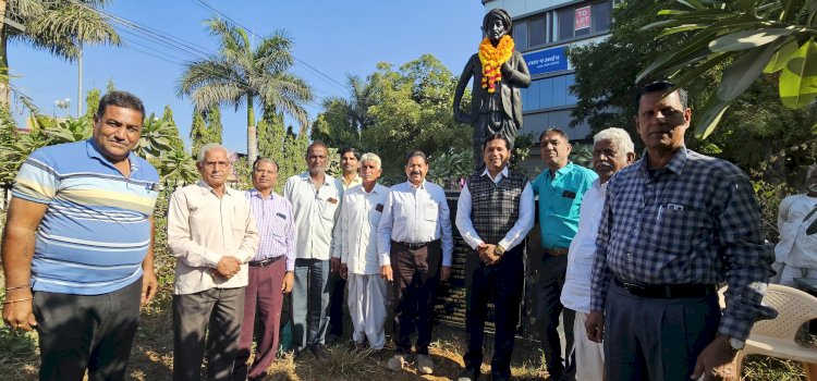 ज्योतिबा फुले की पुण्यतिथि पर किया श्रद्धांजलि अर्पण