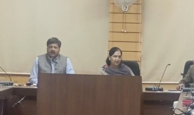 डॉ. रश्मि शर्मा ने आवासीय योजनाओं की समीक्षा बैठक की