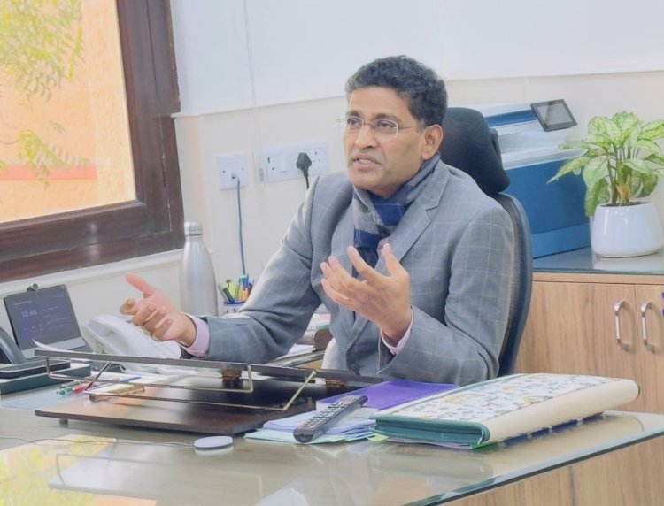 खनन विभाग के विशेषज्ञों और अधिकारियों से चर्चा