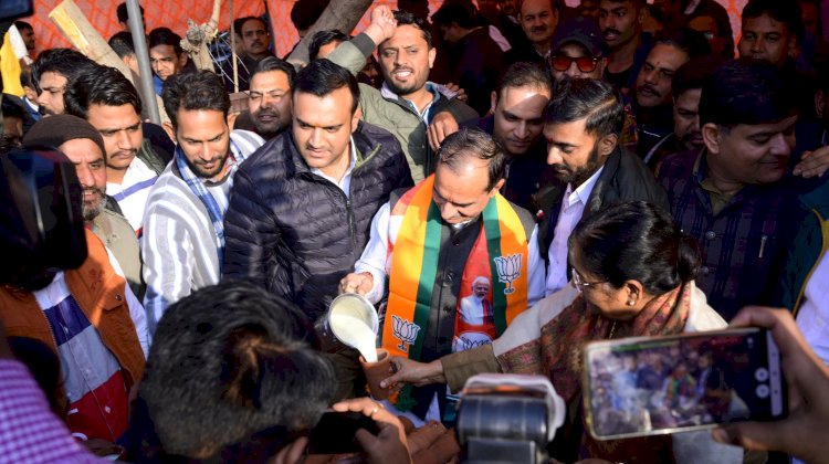 गहलोत ने विधायकों को खुश करने के लिए बांटी जिलों की रेवड़ियां
