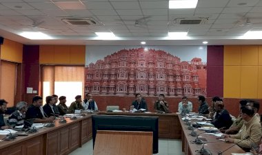 सड़क सुरक्षा के लिए जिला कलक्टर ने दिए व्यापक इंतजाम करने के निर्देश