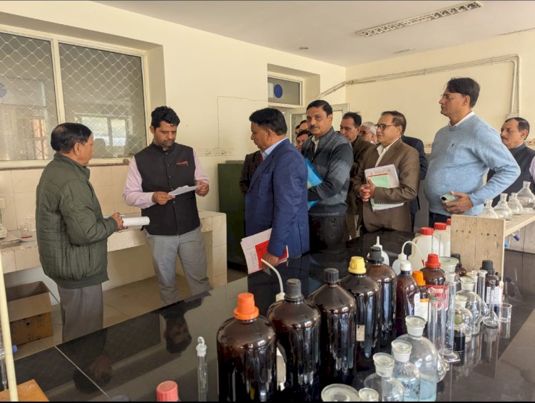 राजन विशाल ने कृषि विभाग की प्रयोगशालाओं का निरीक्षण किया