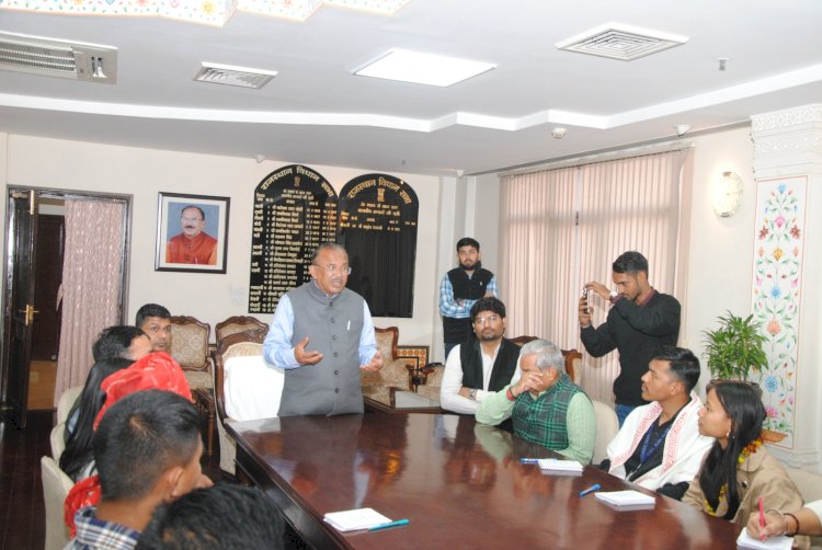 पूर्वोत्तर राज्यों के छात्रों ने की विधानसभा अध्यक्ष देवनानी से भेंट