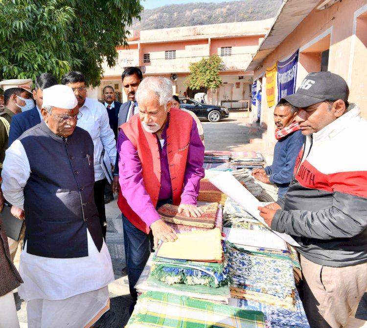 राज्यपाल हरिभाऊ बागडे सार्थक मानव कुष्ठाश्रम पहुंचे
