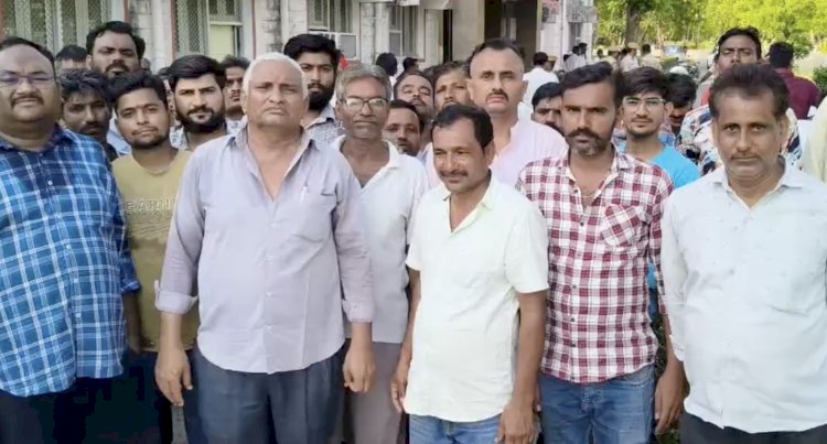 जावाल में अवैध बजरी खनन के खिलाफ ग्रामीणों का धरना