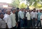 समाज के दबाव में स्कूल बंद करवाने की कोशिश