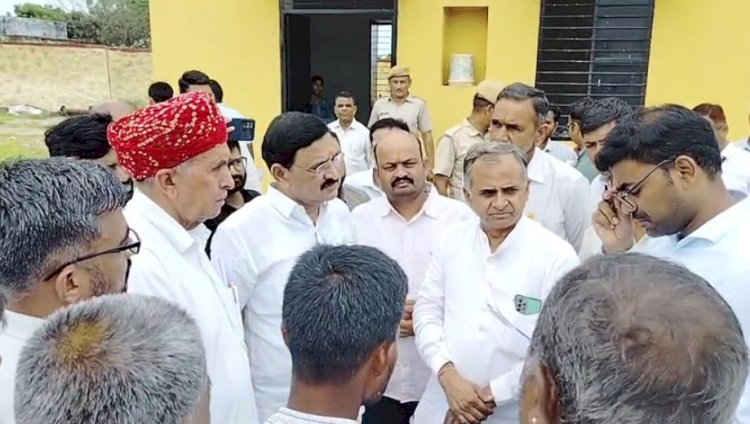 अधिकारियों से नहीं, ठेकेदारों से डरते हैं अधिकारी– लुंबाराम