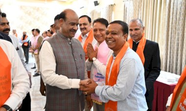 लोकसभा अध्यक्ष ओम बिरला और केंद्रीय मंत्री गजेंद्र सिंह शेखावत से मिले पदाधिकारी, होटल उद्योग को राहत देने की रखी मांग